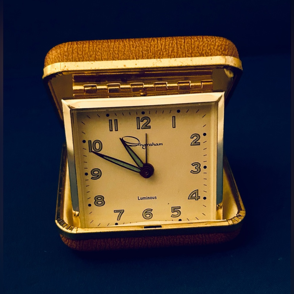 Vintage Travel Alarm Clock Ingraham
Luminous Flip Open Wind Up USA